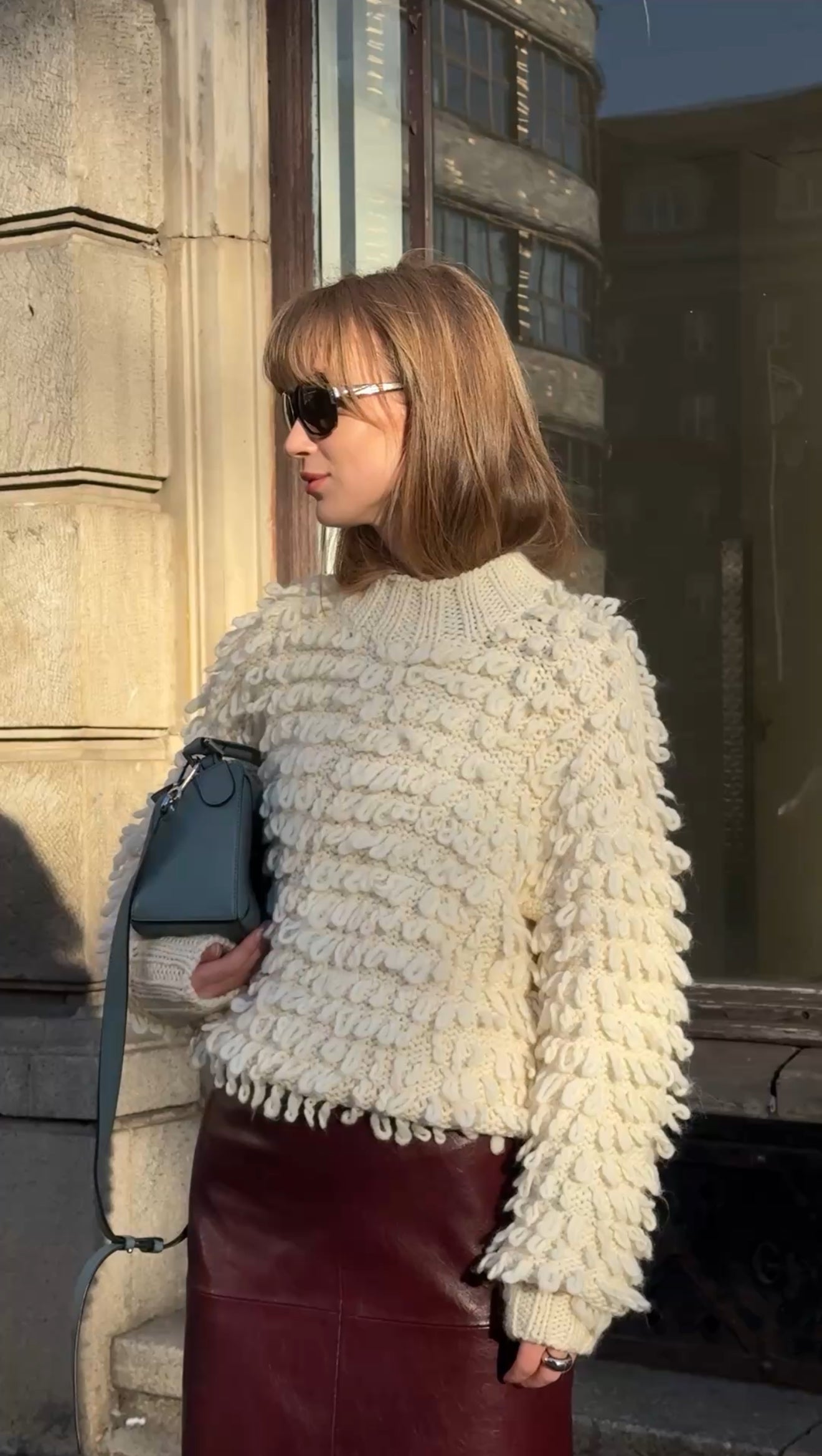 Кудлатий Светр в Молочному Білому Кольорі