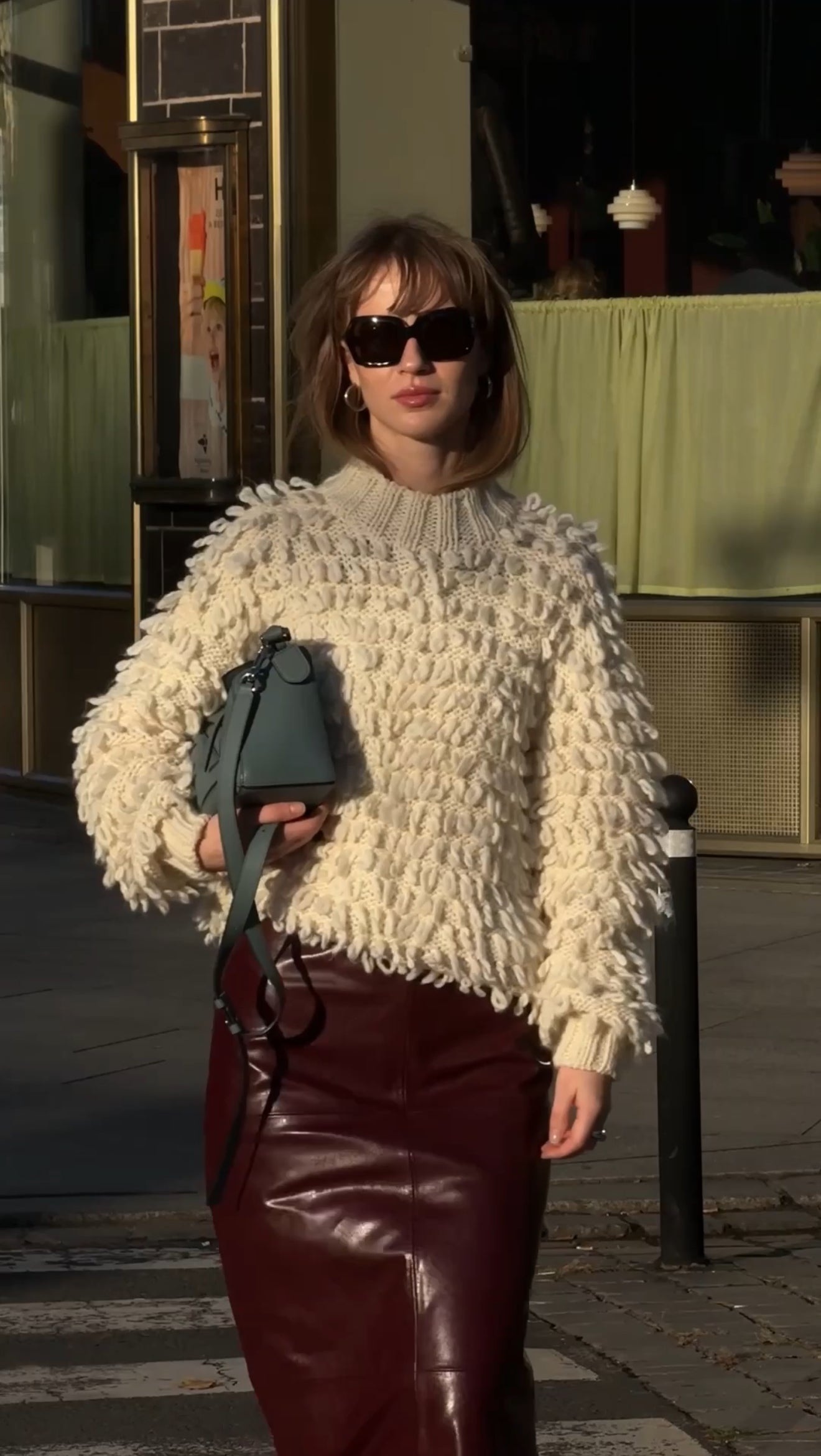 Кудлатий Светр в Молочному Білому Кольорі