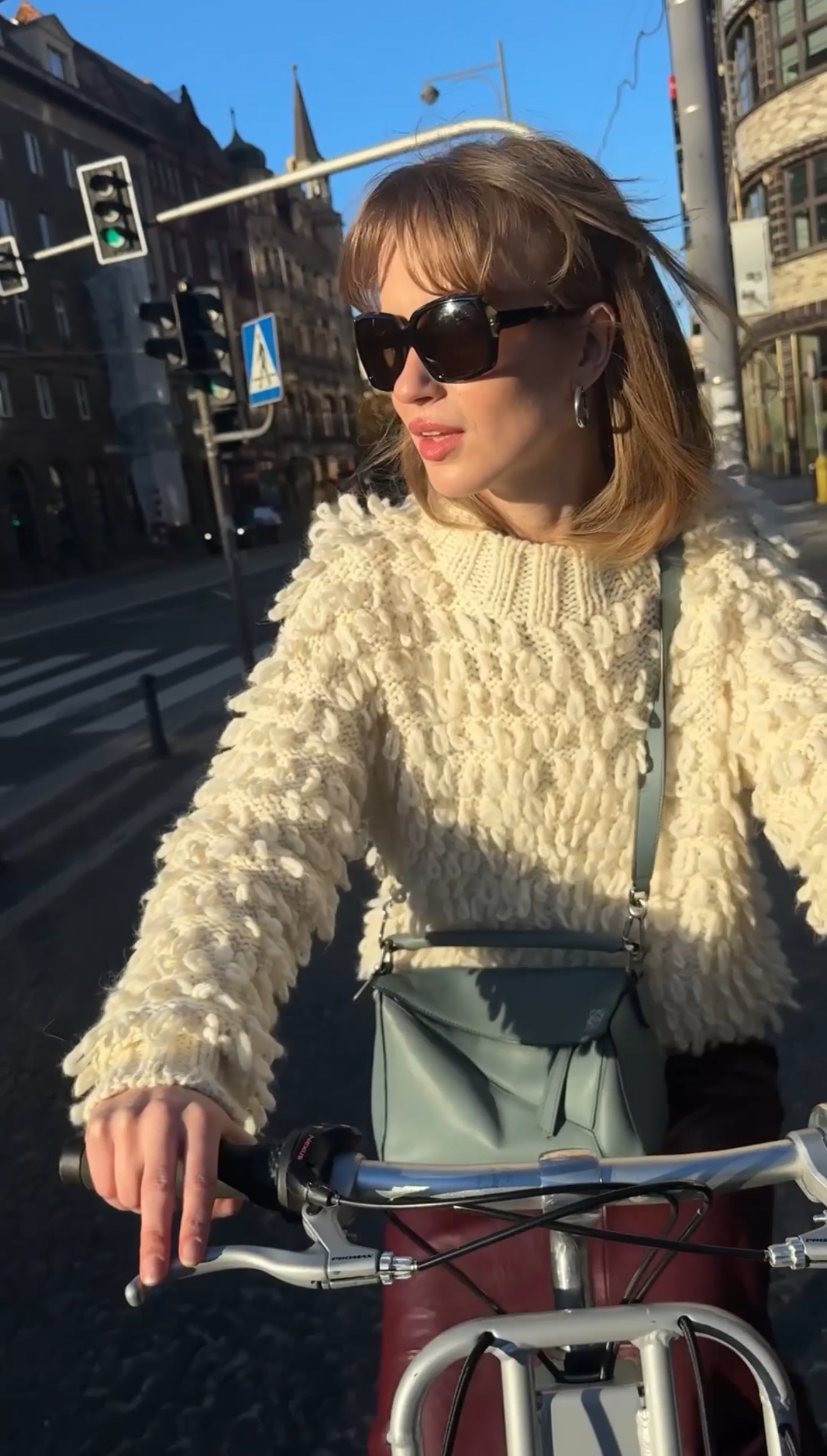 Кудлатий Светр в Молочному Білому Кольорі