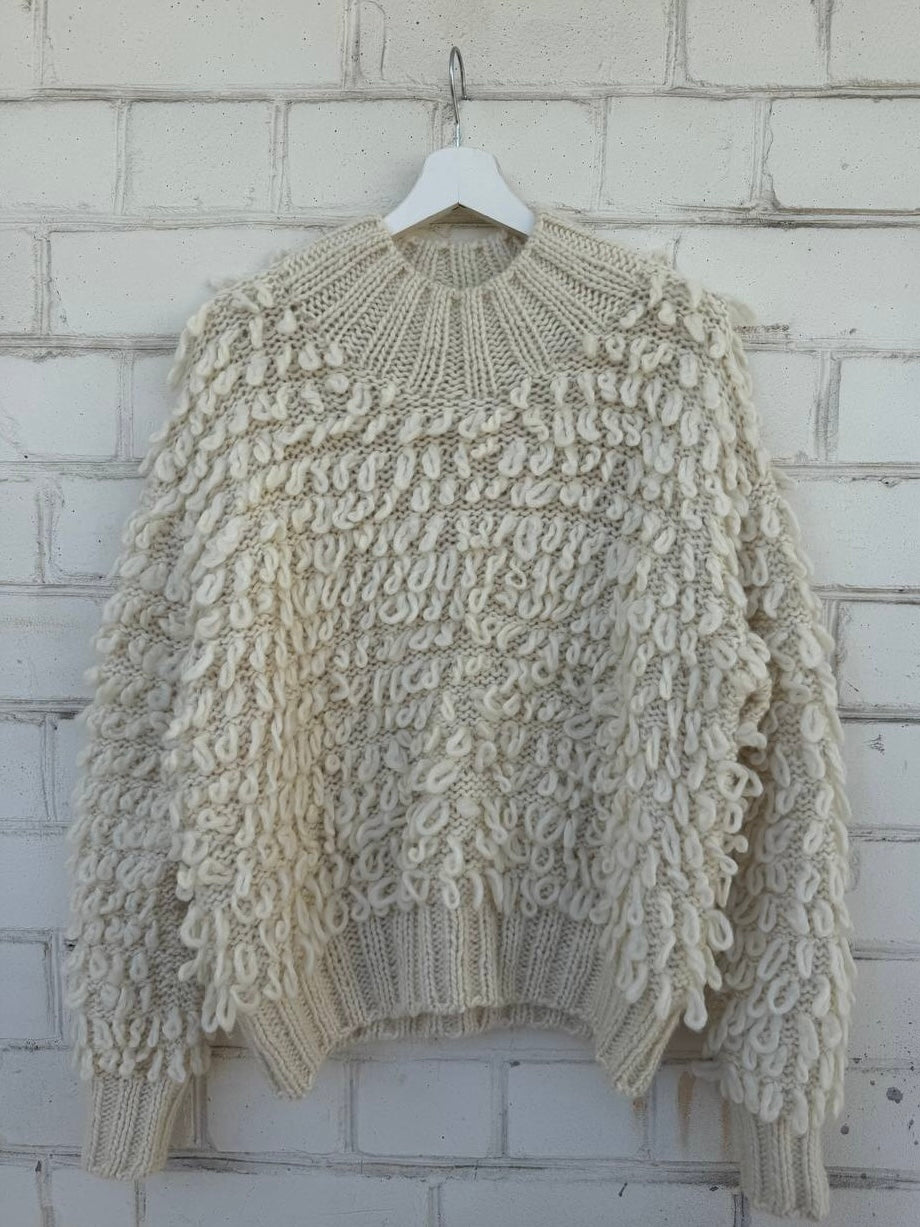 Кудлатий Светр в Молочному Білому Кольорі