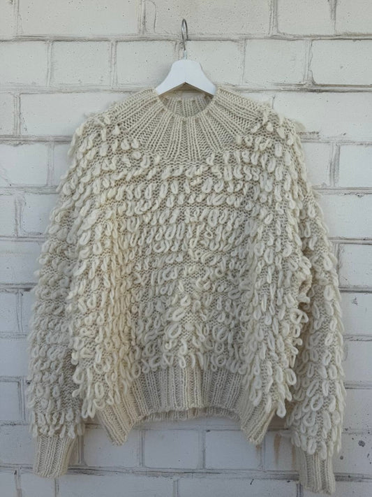 Кудлатий Светр в Молочному Білому Кольорі