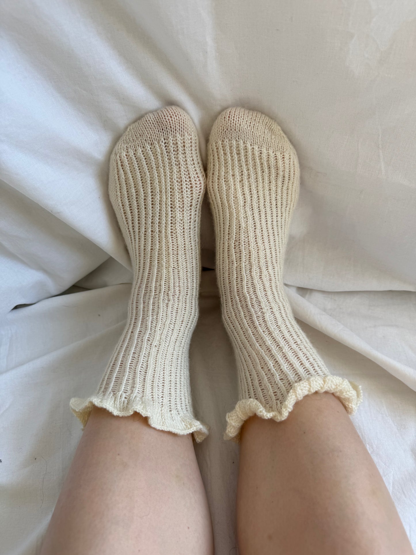 Milk White Wool Socks with Ruffle