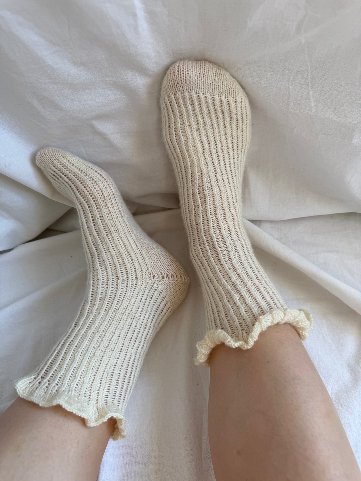 Milk White Wool Socks with Ruffle