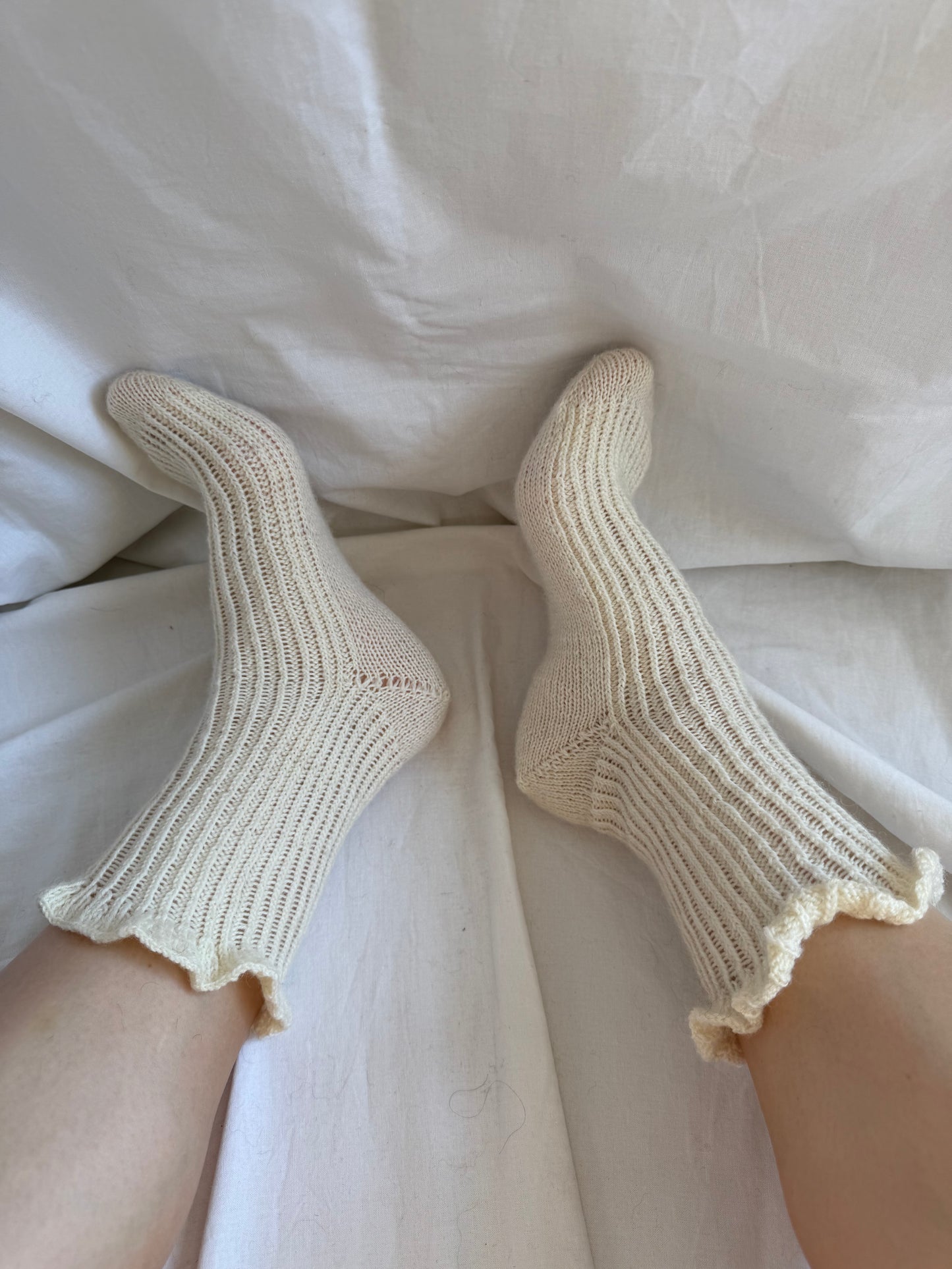 Milk White Wool Socks with Ruffle