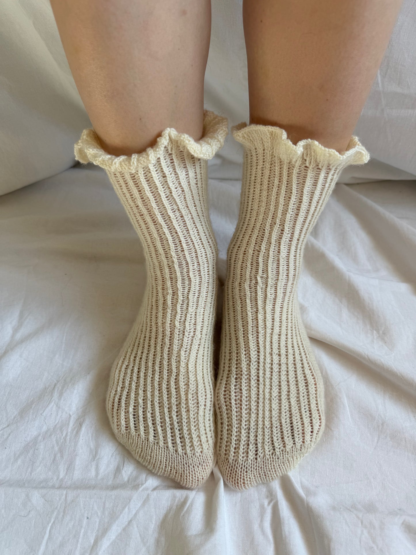 Milk White Wool Socks with Ruffle