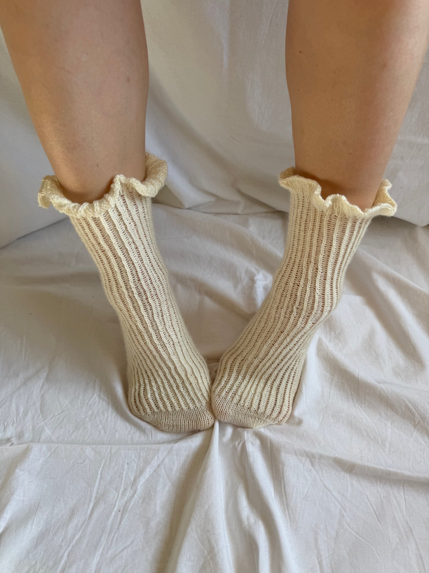 Milk White Wool Socks with Ruffle
