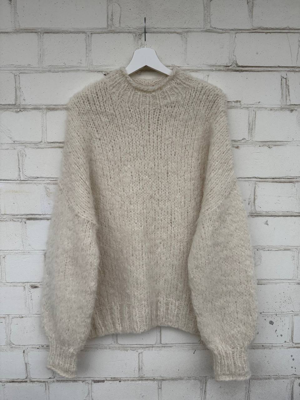 Білий Оверсайз Светр з Бебі Альпаки Унісекс