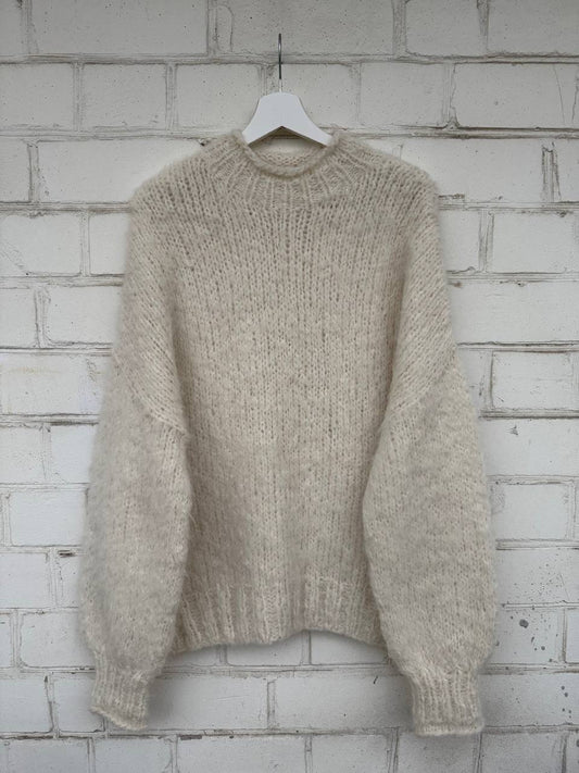 Білий Оверсайз Светр з Бебі Альпаки Унісекс