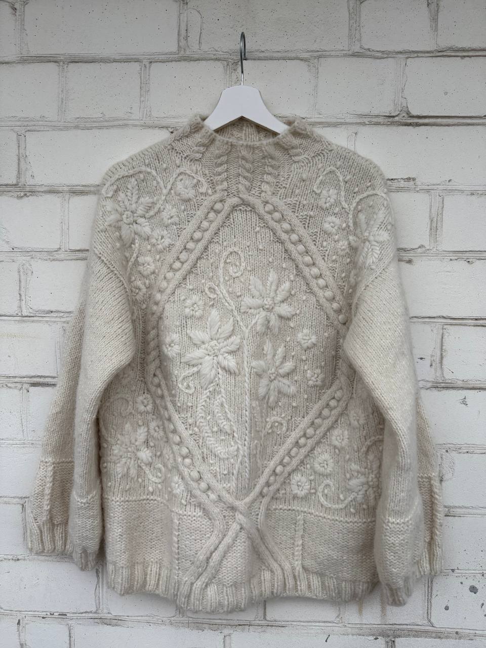 Светр "Кремовий Квіт"