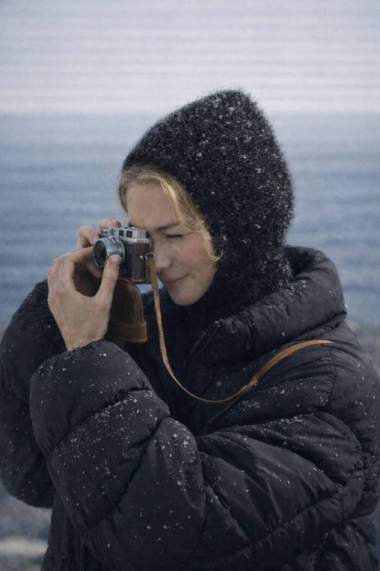 Чорний Пухнастий В’язаний Капор